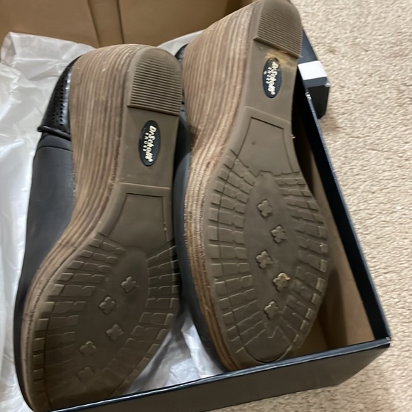 Comfy and stylish wedges by Dr. Scholl’s. - Picture 3 of 5